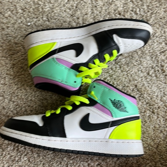 Jordan “pastels” comes with original box and black laces